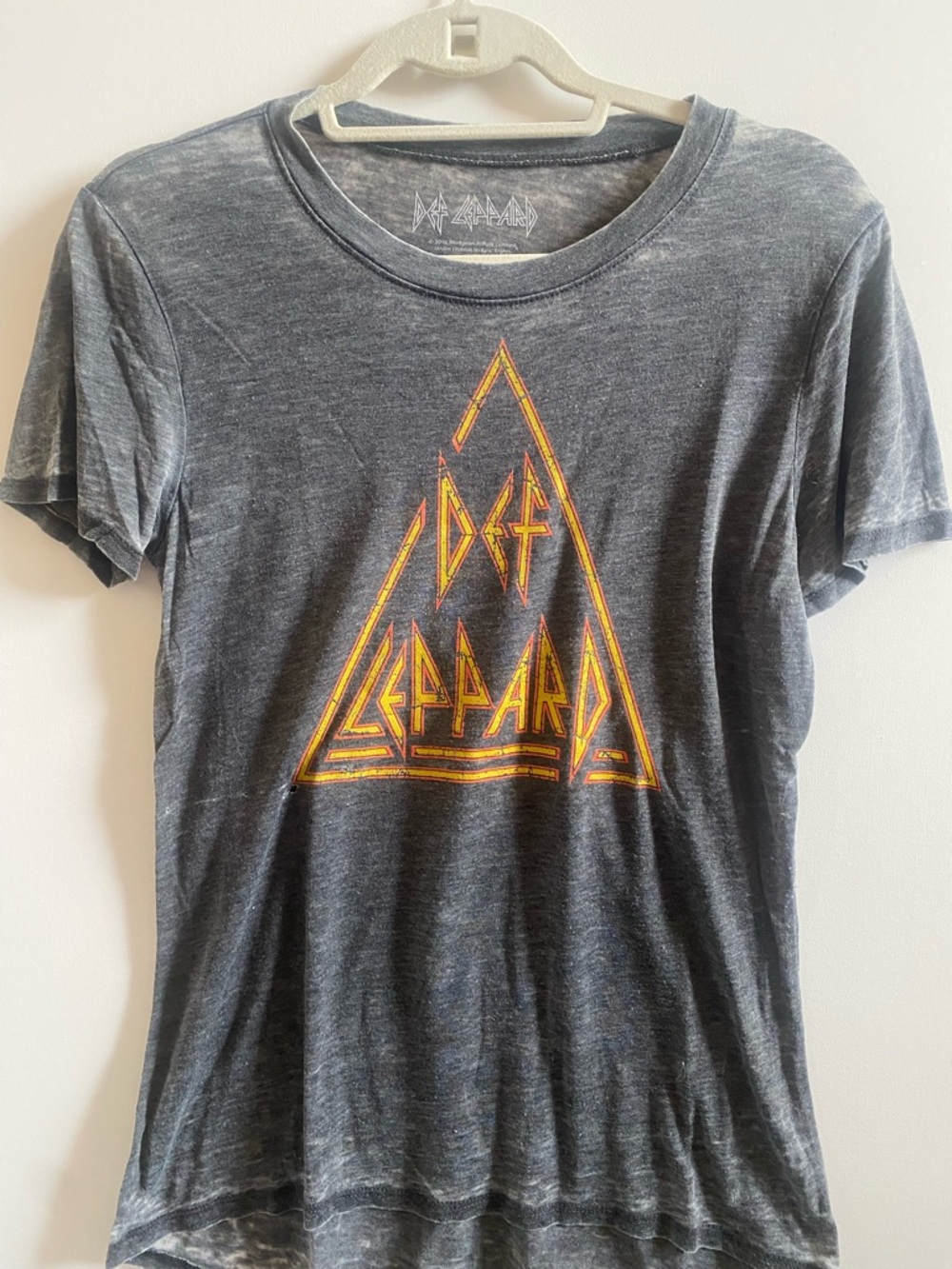 Def Leppard Graphic Band Tee - washed gray with Orange/Yellow Logo
